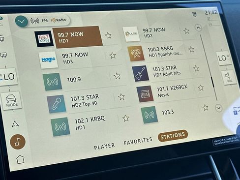 New 2026 Land Rover Range Rover Velar Dynamic SE image 18