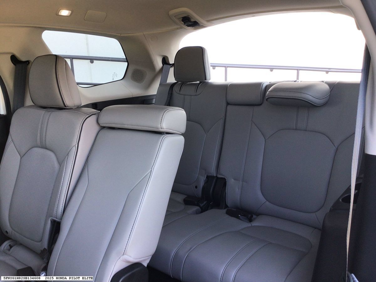 Used 2025 Honda Pilot Elite image 10