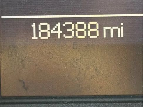 Used 2012 Chrysler Town & Country Touring FWD image 10