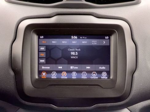 Used 2021 Jeep Renegade Latitude FWD image 22