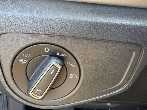 Used 2022 Volkswagen Atlas Cross Sport SEL R-Line AWD/4WD image 11