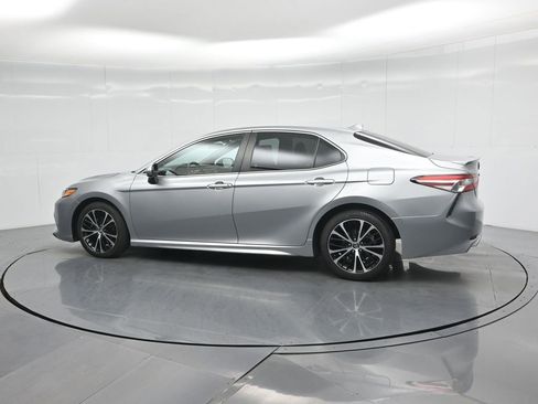 Used 2020 Toyota Camry SE image 6