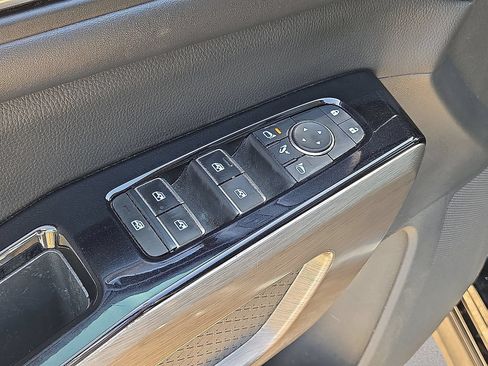 Used 2023 Nissan Pathfinder Platinum w/ Black Appearance Package FWD image 22