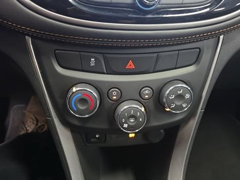 Certified 2022 Chevrolet Trax LT w/ Driver Confidence Package FWD image 23