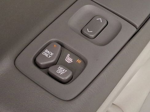 Used 2002 Cadillac De Ville w/ Comfort/Convenience Pkg image 13