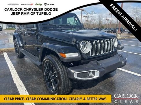 Used 2025 Jeep Wrangler Sahara image 4