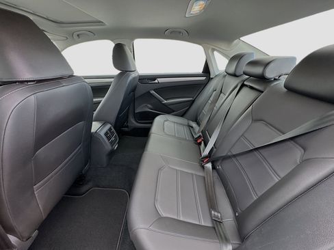 Used 2022 Volkswagen Passat 2.0T SE image 16