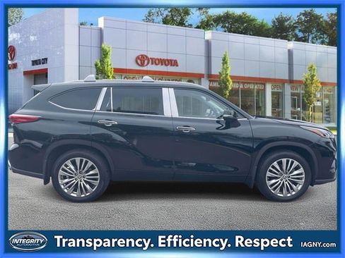Used 2023 Toyota Highlander Platinum image 5