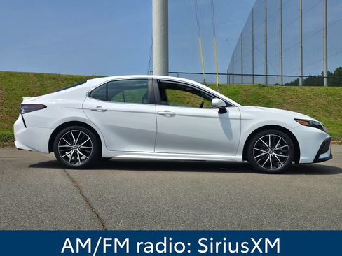 Used 2023 Toyota Camry SE FWD image 2