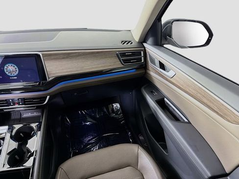 Used 2025 Volkswagen Atlas SEL image 25