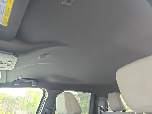 Used 2025 Toyota Tacoma SR5 AWD/4WD image 32