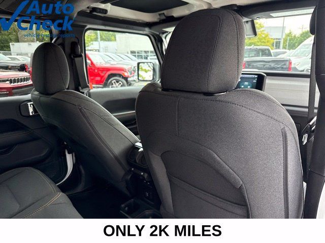 Used 2024 Jeep Wrangler Unlimited Sahara AWD/4WD image 27