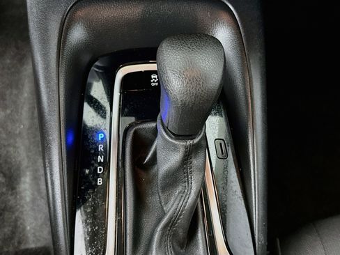 Used 2020 Toyota Corolla LE FWD image 18