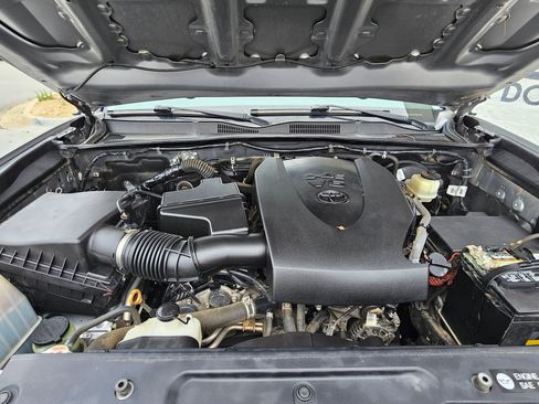 Used 2018 Toyota Tacoma SR5 image 31