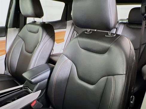 Used 2024 Jeep Compass Limited image 18