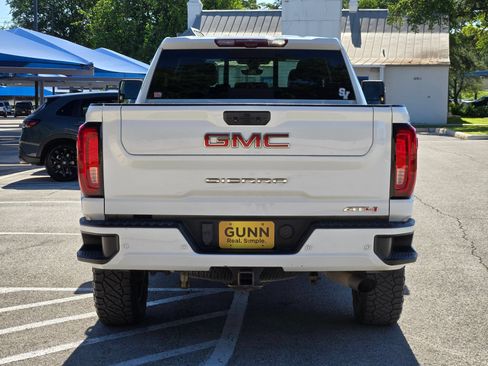 Used 2022 GMC Sierra 2500 AT4 w/ AT4 Premium Plus Package AWD/4WD image 4