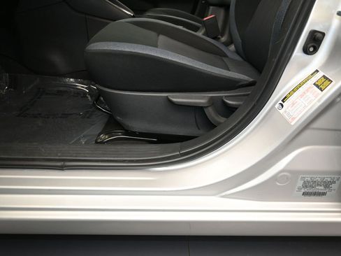 Used 2023 Nissan Versa SV image 18