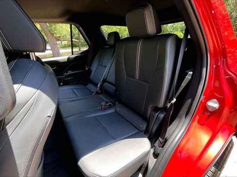 Used 2025 Toyota 4Runner Limited AWD/4WD image 19