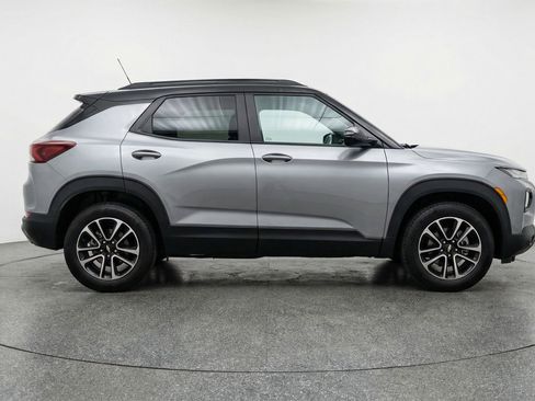 Used 2025 Chevrolet TrailBlazer LT image 11