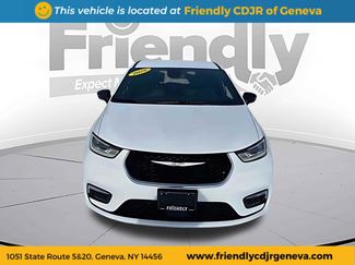 New 2026 Chrysler Pacifica Select video 2