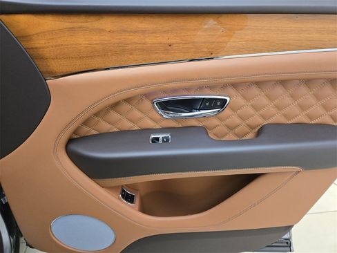 Certified 2022 Bentley Bentayga V8 image 29