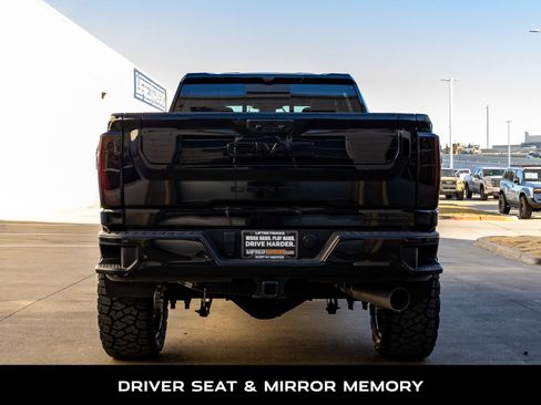 Used 2025 GMC Sierra 2500 Denali Ultimate AWD/4WD image 8
