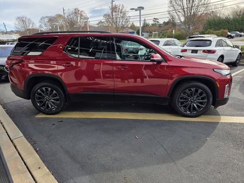 Used 2022 Chevrolet Traverse RS image 8