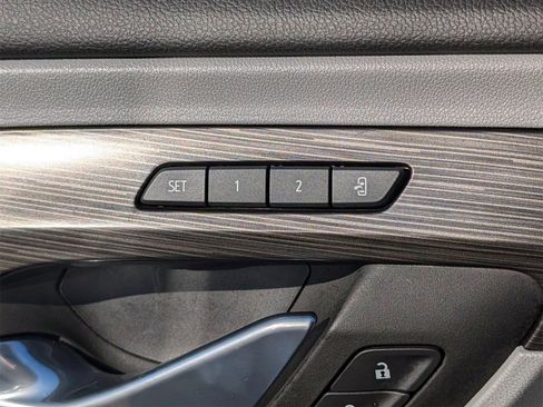 Used 2024 GMC Terrain SLT w/ Infotainment Package II image 32