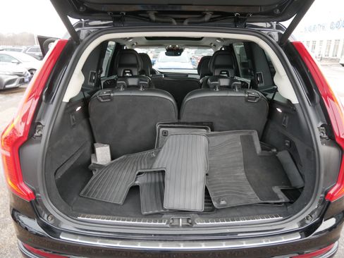 Used 2020 Volvo XC90 T5 Momentum image 18