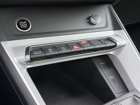 Used 2023 Audi Q3 2.0T Premium image 24