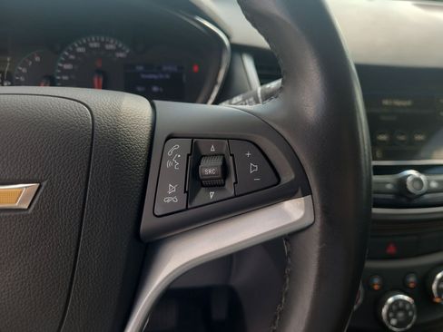 Used 2019 Chevrolet Trax LT w/ LT Convenience Package FWD image 27