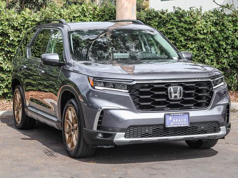 Used 2024 Honda Pilot Touring image 3