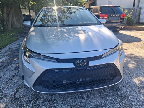 Used 2021 Toyota Corolla LE FWD image 1