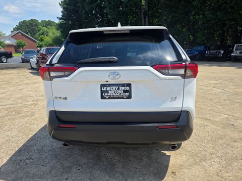 Used 2024 Toyota RAV4 LE FWD image 6