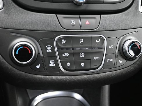 Used 2025 Chevrolet Malibu LT FWD image 24