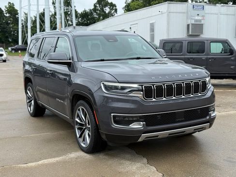 Used 2022 Jeep Wagoneer Series III w/ Premium Group I AWD/4WD image 4
