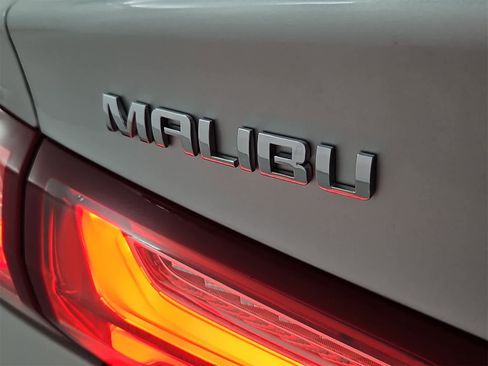 Used 2022 Chevrolet Malibu LT image 12