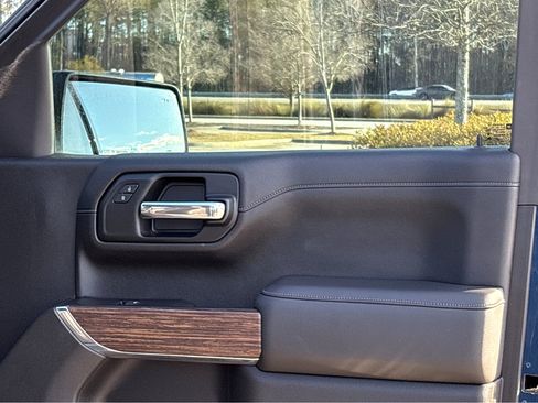 Used 2020 Chevrolet Silverado 1500 High Country w/ Technology Package image 18