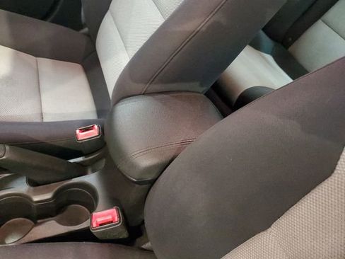 Used 2015 Chevrolet Cruze LS image 27