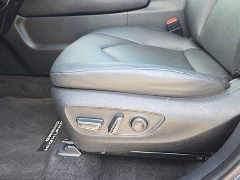 Used 2024 Toyota Grand Highlander AWD image 31