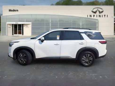 Used 2025 Nissan Pathfinder SV AWD/4WD image 6