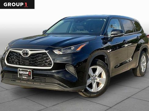 Used 2023 Toyota Highlander L FWD image 1