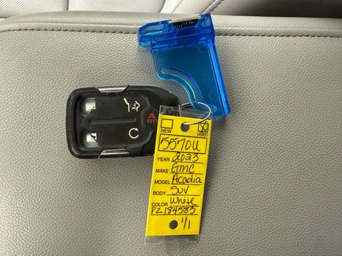 Used 2023 GMC Acadia SLT image 33