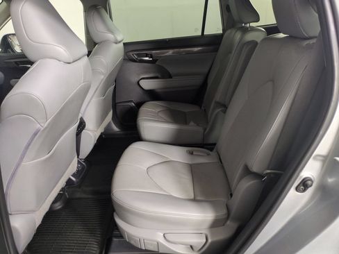Used 2020 Toyota Highlander Limited AWD/4WD image 25