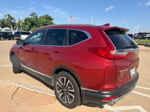 Used 2018 Honda CR-V Touring image 2