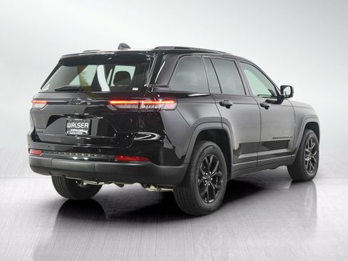 Used 2024 Jeep Grand Cherokee Altitude AWD/4WD image 5