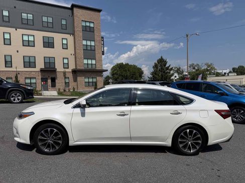 Used 2018 Toyota Avalon XLE w/ All Weather Liner Package FWD image 4