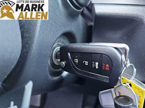 Used 2020 Toyota Camry SE image 17