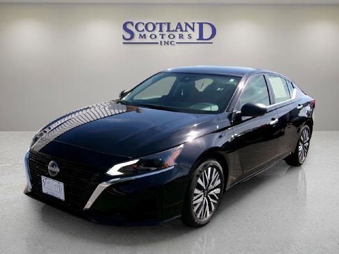 Used 2024 Nissan Altima 2.5 SV image 2