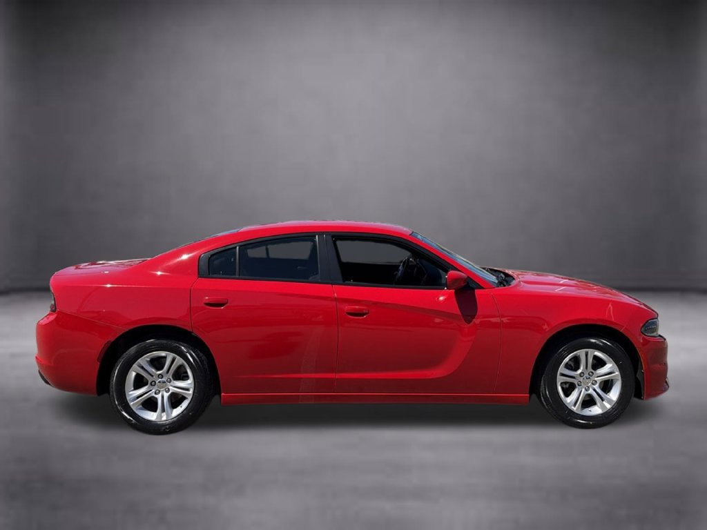 Used 2022 Dodge Charger SXT RWD image 3